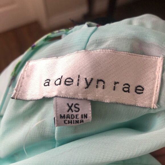 Adelyn Rae Spaghetti Strap Green Floral Slip XS - Picture 8 of 8